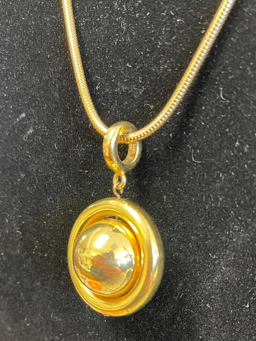 Vintage OCLI signed Gold Tone Necklace - Picture 3 of 3